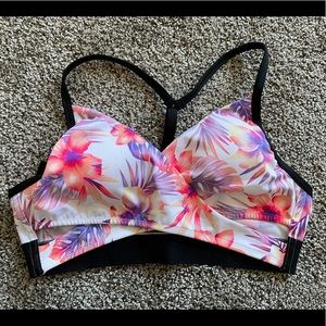 Victoria’s Secret Sports Bra size Small NEW